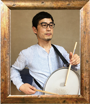 熊谷 太輔(ドラム・カホン)